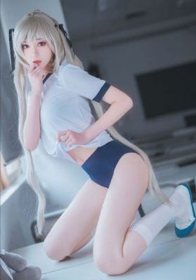 动车女服务员艳遇bd_国语版高清